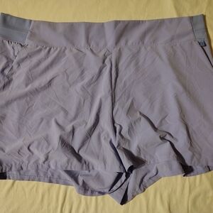 Athleta Mid-Rise Brooklyn Shorts Size 26